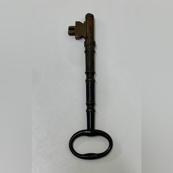 c. 1900 Antique Michigan Industrial Commercial Solid Barrel Skeleton Key - Picture 1 of 7
